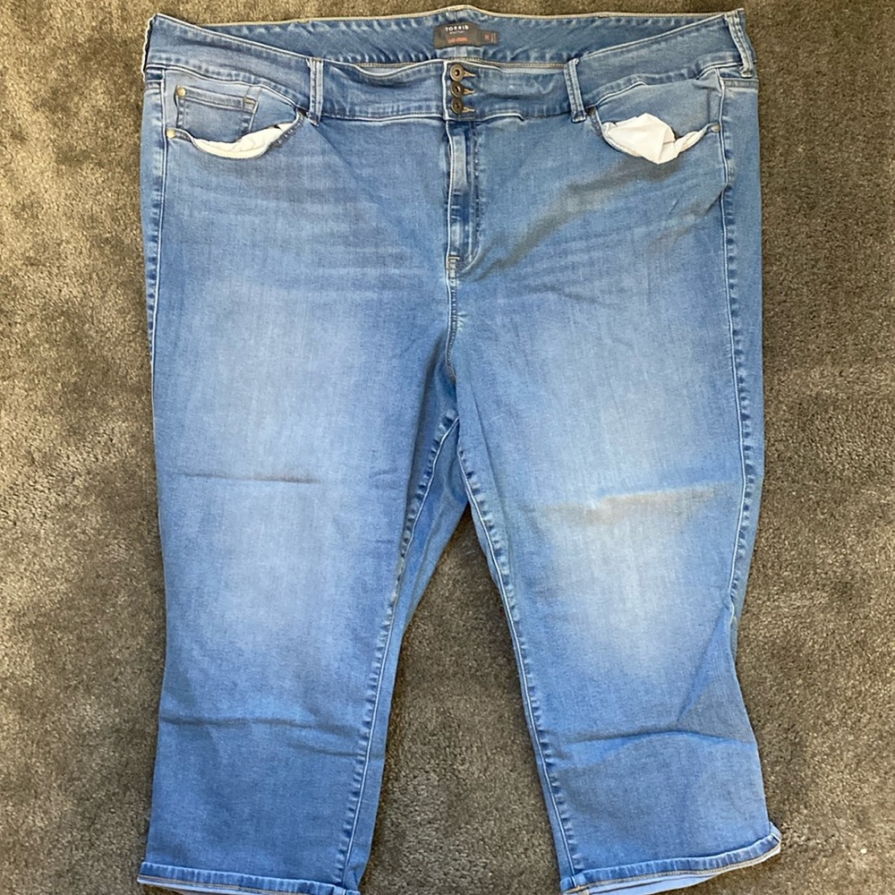 Torrid light blue cropped jeggings